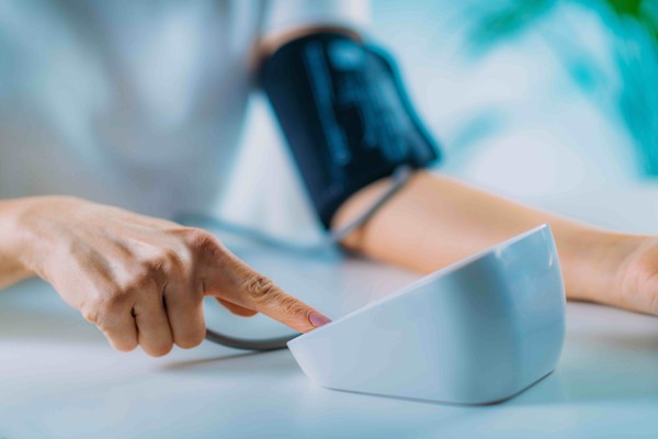 How To Naturally Lower Your Blood Pressure: 5 Notable Tips